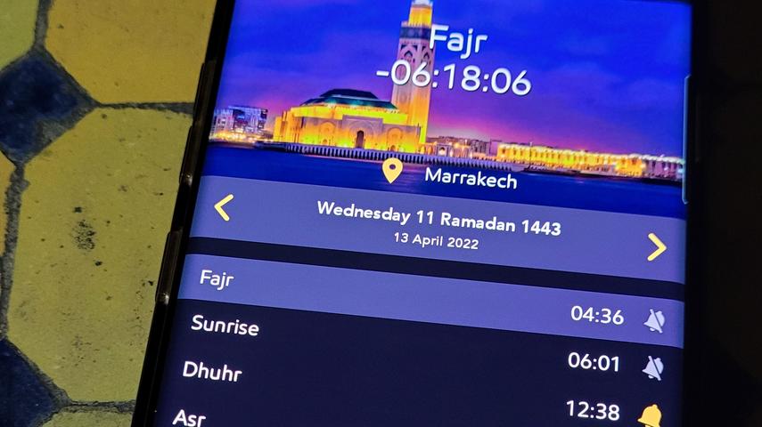 Um die genauen Gebetszeiten nicht aus dem Auge zu verlieren, haben vor allem junge Marokkaner eine App, die sie daran erinnert. 