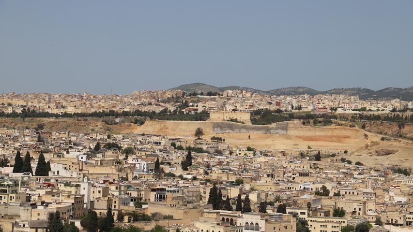 Von einem ehemaligen Sicherungsposten aus kann man die komplette Medina von Fès sehen. 