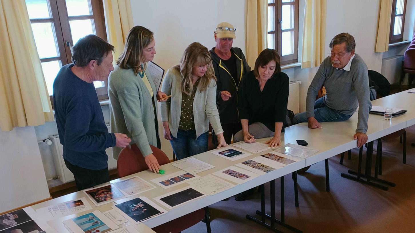 Mittlerweile ein eingespieltes Team: Die Organisatoren des 5. Weißenburger Kunstpreises mussten heuer aus 580 Einsendungen eine Auswahl treffen. 28 Künstlerinnen und Künstler werden nun ab Juni in die Schranne eingeladen. Mittlerweile ein eingespieltes Team: Die Organisatoren des 5. Weißenburger Kunstpreises mussten heuer aus 580 Einsendungen eine Auswahl treffen. 28 Künstlerinnen und Künstler werden nun ab Juni in die Schranne eingeladen.