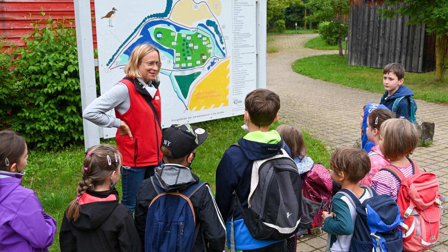 In der Lias-Grube können Kinder und Jugendliche die Natur und das Klima kennenlernen. Hier eine Aufnahme aus dem Ferienprogramm "Wind und Luft". Heuer findet das Projekt "Nachhaltiger Lebensraum Markt Eggolsheim 22 - Ökotopia beginnt jetzt!" statt.
In der Lias-Grube können Kinder und Jugendliche die Natur und das Klima kennenlernen. Hier eine Aufnahme aus dem Ferienprogramm "Wind und Luft". Heuer findet das Projekt "Nachhaltiger Lebensraum Markt Eggolsheim 22 - Ökotopia beginnt jetzt!" statt.