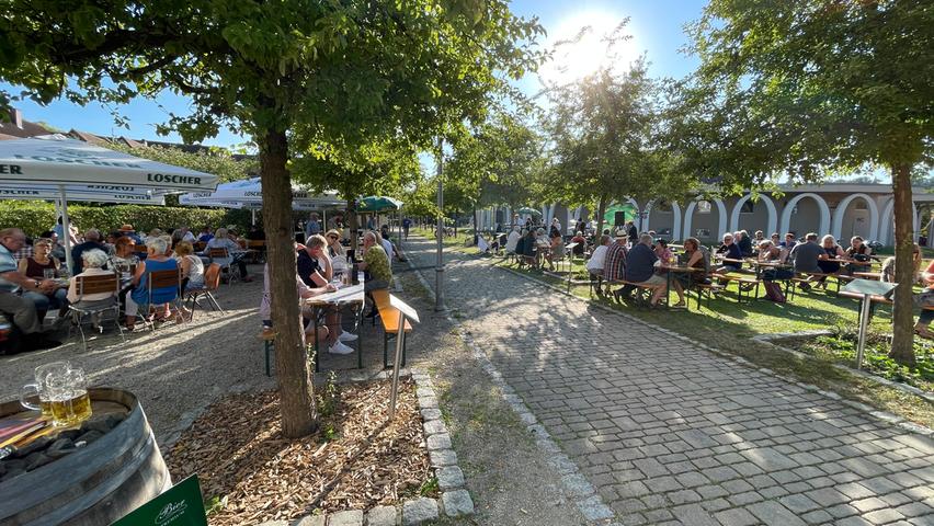 Die Dampfkessel Erlebnisgastronomie umfasst auch einen Biergarten im Aischtal. Bier vom Fass gibt es von der Brauerei Loscher. Die kalten Speisen sind klassisch fränkisch. Zudem werden als "warme Snacks" unter anderem Flammkuchen, Pizza und Baguettes angeboten. Die Öffnungszeiten: Donnerstag von 18 bis 24 Uhr, Freitag von 17 bis 2.30 Uhr, Samstag von 16 bis 2.30 und Sonntag von 16 bis 20 Uhr.