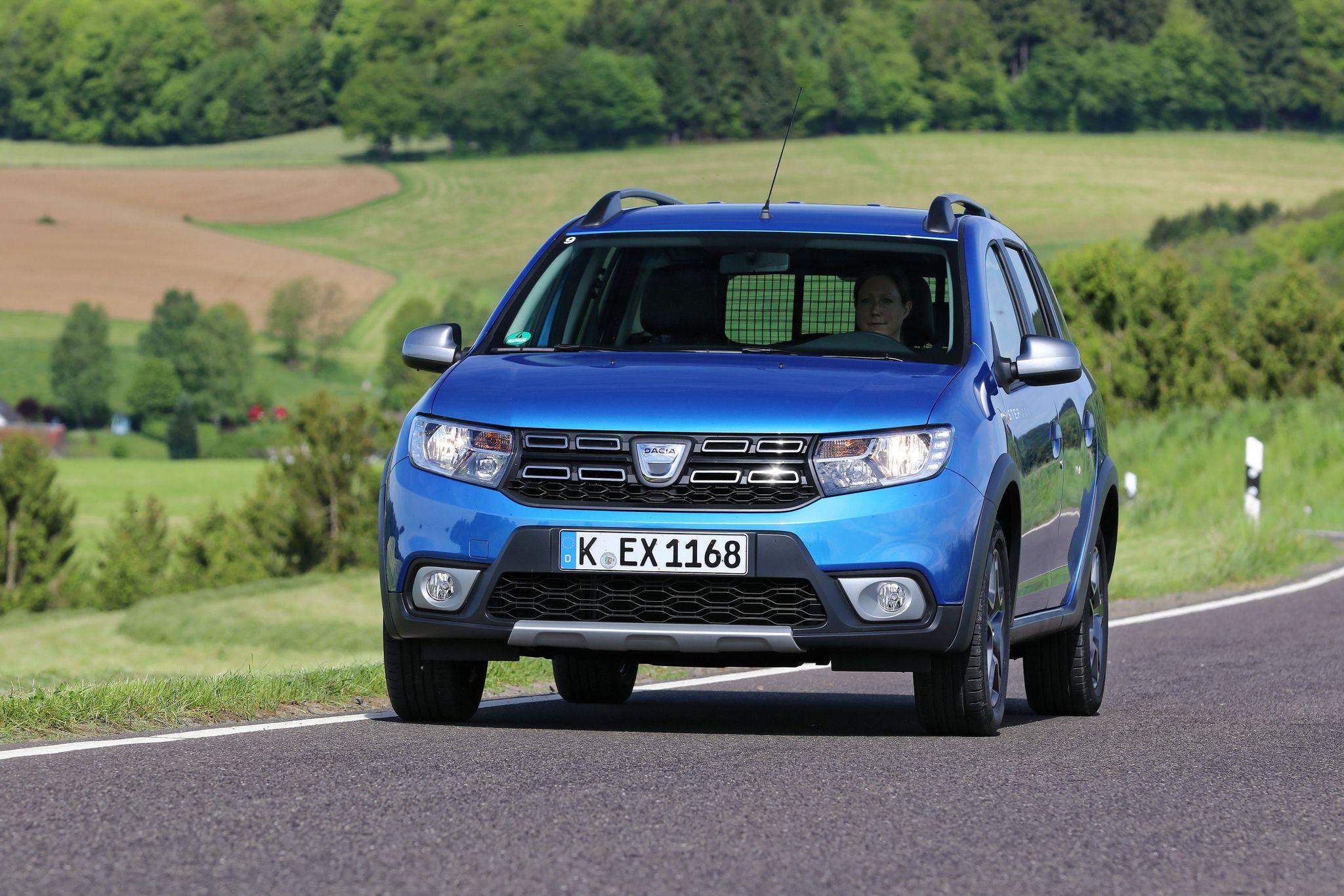 Viel Auto fürs Geld: Dafür steht bei vielen die Marke Dacia hoch im Kurs - allerdings sind gebrauchte Modelle wie der Logan II extrem wertstabil - sprich teuer. Viel Auto fürs Geld: Dafür steht bei vielen die Marke Dacia hoch im Kurs - allerdings sind gebrauchte Modelle wie der Logan II extrem wertstabil - sprich teuer.
