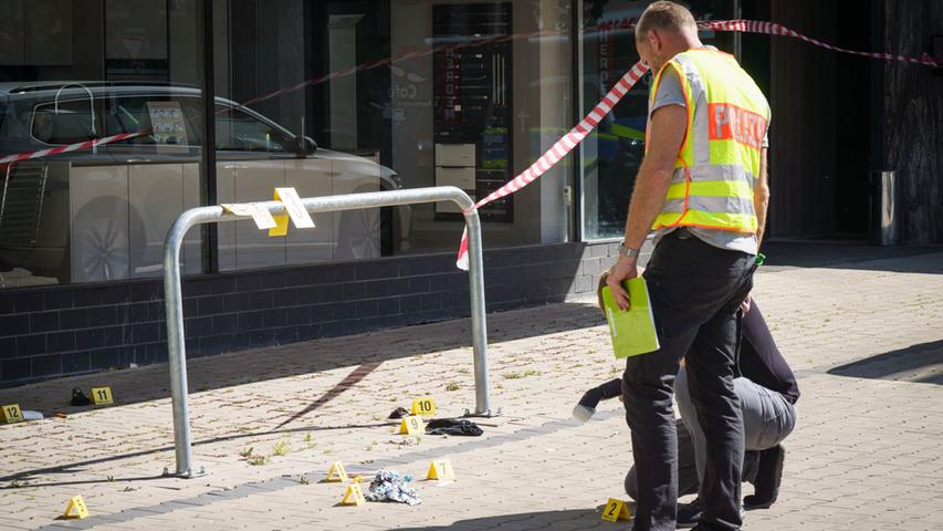 "Die Ermittler von Staatsanwaltschaft und von Kriminalpolizei gehen von einem Tötungsdelikt aus", heißt es. "Die Ermittler von Staatsanwaltschaft und von Kriminalpolizei gehen von einem Tötungsdelikt aus", heißt es.