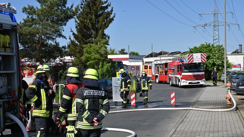 Die Erlanger Feuerwehren waren im Großeinsatz.