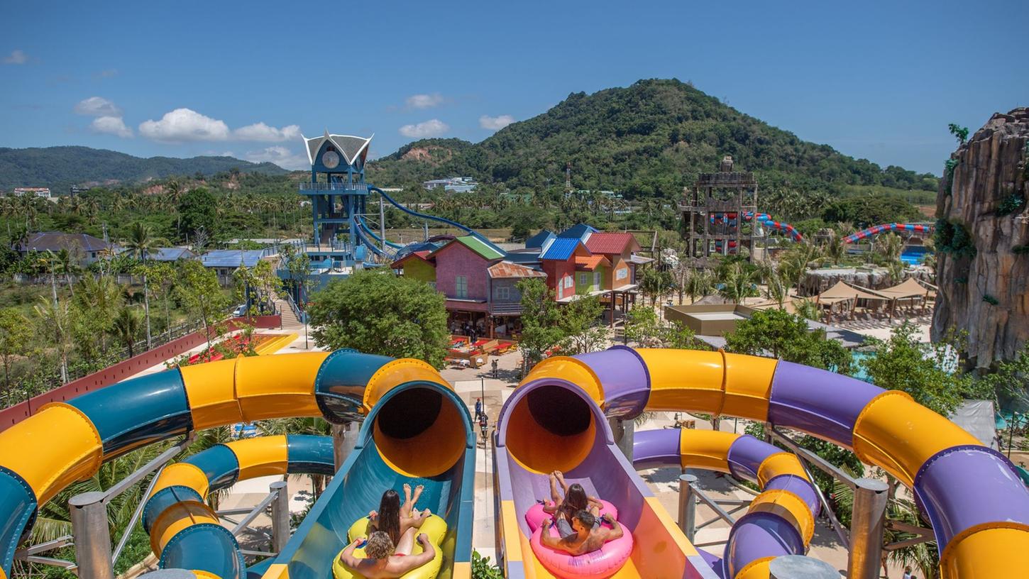 Im thailändischen Phuket öffnet am 22. Mai der Wasserpark Andamanda Phuket. Auf rund neun Hektar Fläche befinden sich unter anderem 36 Rutschen und ein 10.000 Quadratmeter großes Wellenbad. Im thailändischen Phuket öffnet am 22. Mai der Wasserpark Andamanda Phuket. Auf rund neun Hektar Fläche befinden sich unter anderem 36 Rutschen und ein 10.000 Quadratmeter großes Wellenbad.