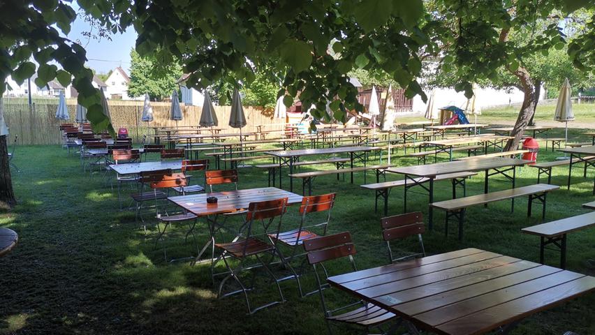 Der Biergarten der Gaststätte Döllinger in Schaftnach bietet Platz für etwa 250 Personen. 80 Personen stimmten im Voting für das Angebot von Chef Uwe Döllinger und seinem Team. Einen starken vierten Platz verdient sich der Biergarten unter anderem mit schattenspendenden Bäumen und Sonnenschirmen, einer sich regelmäßig ändernden Speisekarte und dem Angebot an Kuchen und Torten neben der klassisch fränkischen Küche. Geöffnet am Dienstag von 16.30 bis 21.30 Uhr und von Mittwoch bis Sonntag von 11.30 bis 21.30 Uhr. Am Montag ist Ruhetag und an regnerischen Dienstagen ebenfalls geschlossen.