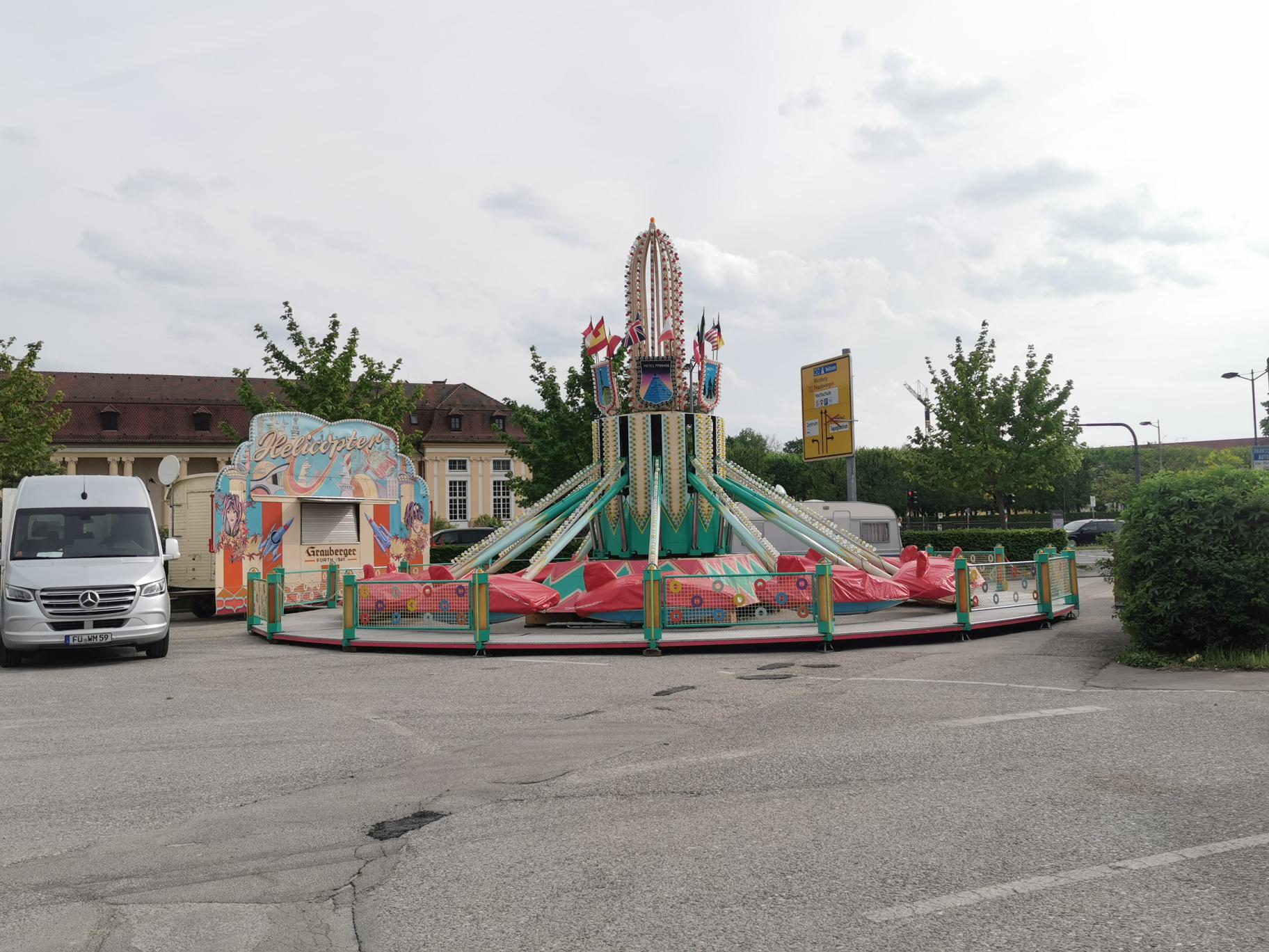 Auf der Hofwiese in Ansbach wird schon bald das Frühlingsfest aufgebaut. Auf der Hofwiese in Ansbach wird schon bald das Frühlingsfest aufgebaut.