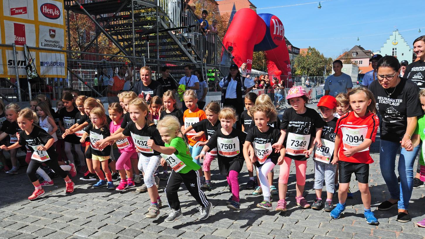 Die Bambinis haben zwar die kürzeste Strecke beim Neumarkter Stadtlauf, geben aber immer Vollgas wie die Großen. Die Bambinis haben zwar die kürzeste Strecke beim Neumarkter Stadtlauf, geben aber immer Vollgas wie die Großen.