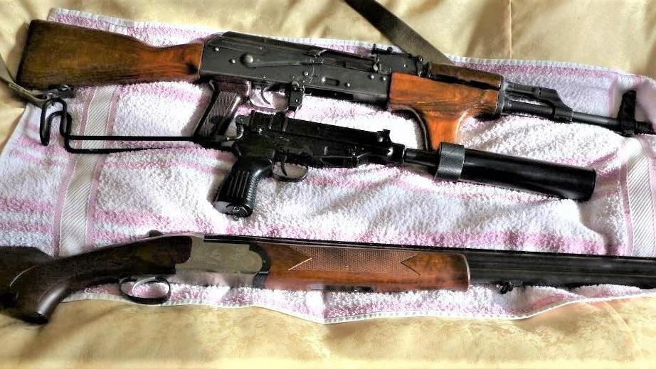 Kriegswaffen wie diese hat die Polizei in der Wohnung eins 74-jährigen Nürnbergers gefunden. Oben ist eine Kalaschnikow abgebildet.
Kriegswaffen wie diese hat die Polizei in der Wohnung eins 74-jährigen Nürnbergers gefunden. Oben ist eine Kalaschnikow abgebildet.