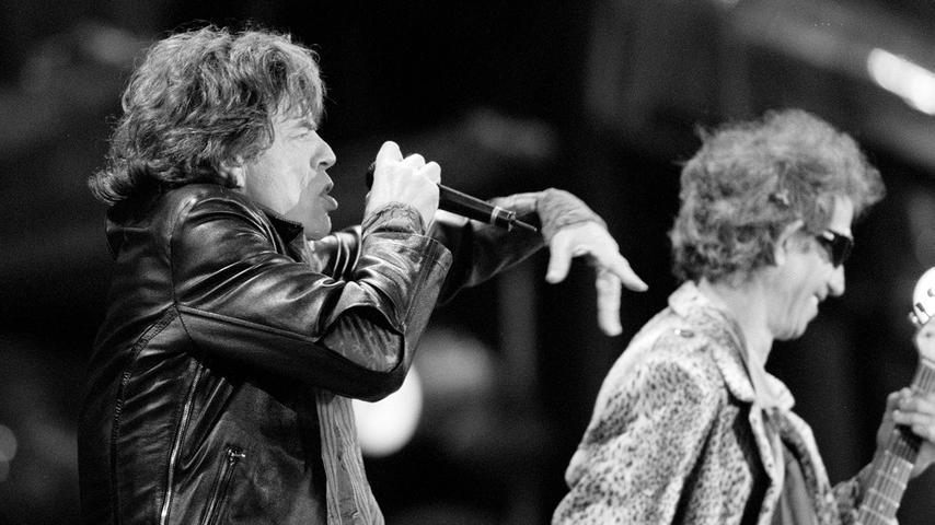 Insgesamt spielten die Rolling Stones bei ihrem Auftritt auf dem Nürnberger Zeppelinfeld 21 Lieder, darunter drei auf einer kleinen Bühne mitten in der Menge: Das Chuck Berry-Cover "Little Queenie", das für diese Tour wieder ausgegrabene "The Last Time" (1965) sowie das Bob-Dylan-Cover "Like a Rolling Stone".
