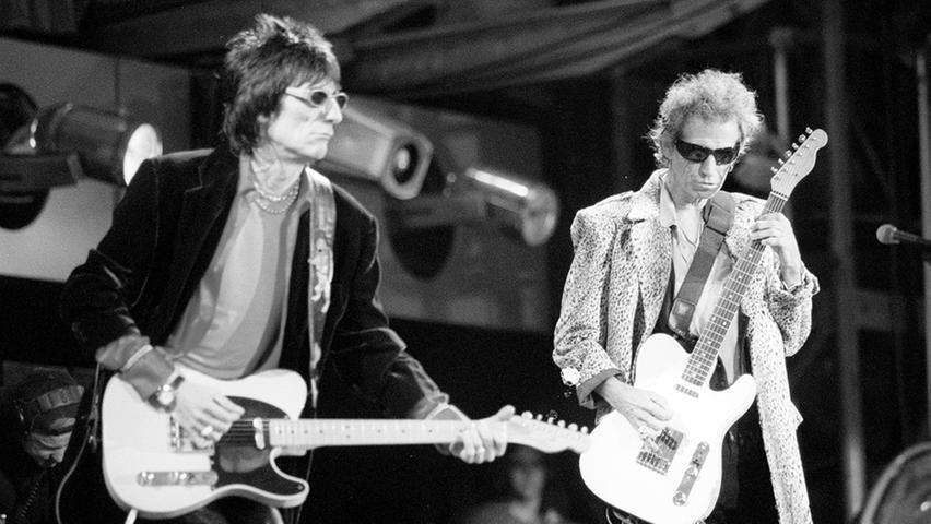 "It's Only Rock 'n' Roll (but I Like It)": Ron Wood und Keith Richards, das berühmte Gitarrenduo bei den Rolling Stones - hier live 1998 auf dem Zeppelinfeld in Nürnberg.