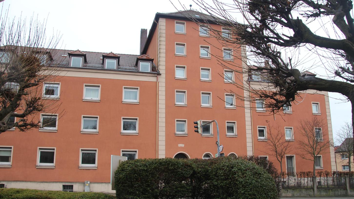 Noch ist das Haus Silo ein stadtbildprägendes Gebäude an der Ecke Bahnhofstraße/Nürnberger Straße. Mit der jüngsten Entscheidung im Landtag rückt der Abriss nun definitiv näher.
Noch ist das Haus Silo ein stadtbildprägendes Gebäude an der Ecke Bahnhofstraße/Nürnberger Straße. Mit der jüngsten Entscheidung im Landtag rückt der Abriss nun definitiv näher.