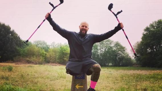 Nach Krebs und Amputation: Franke läuft Jakobsweg mit nur einem Bein
