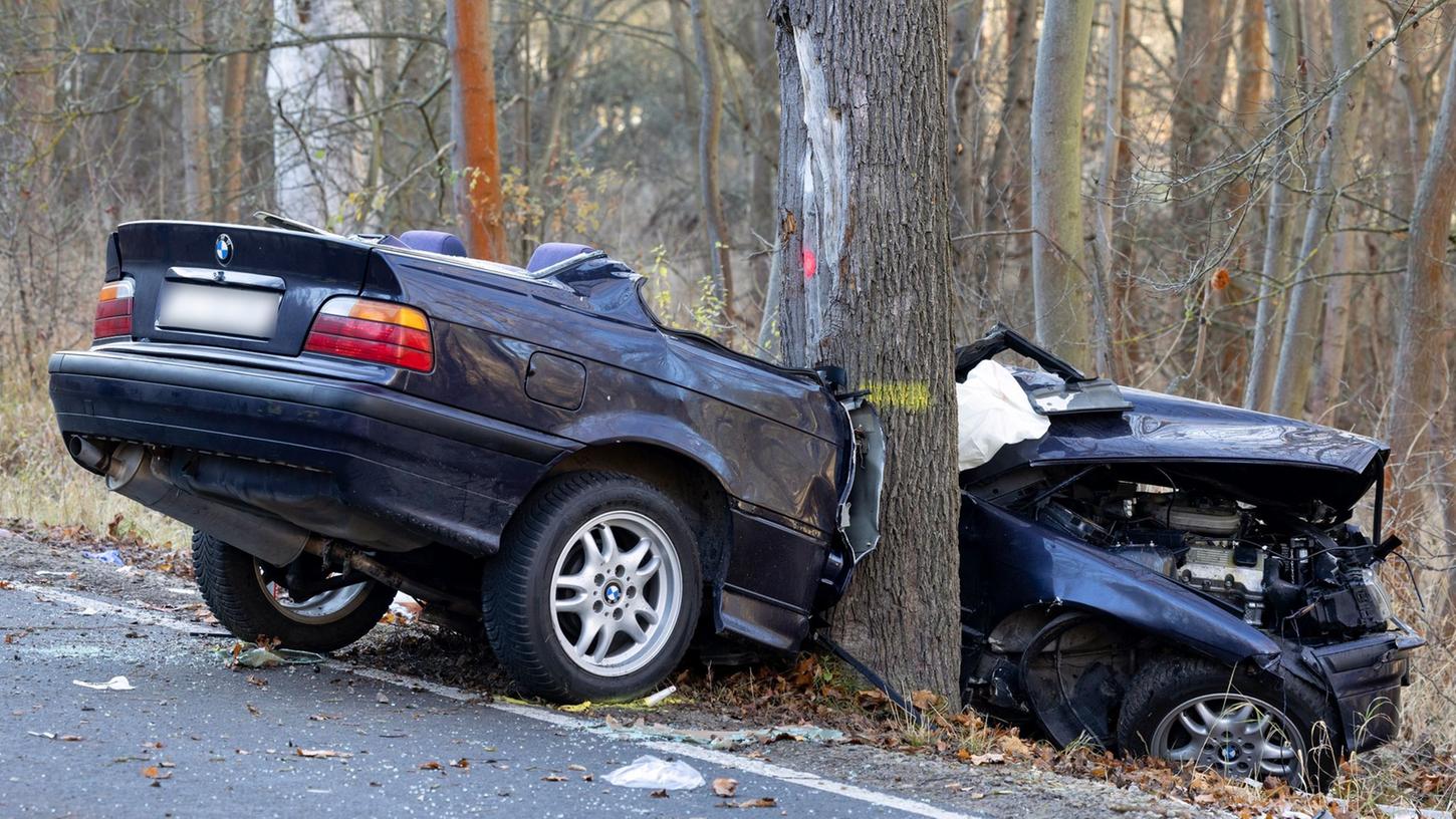 Vor allem junge Menschen gehören laut Dekra zu den Unfallopfern. Ein Grund dafür: Als Führerscheinneuling sei man nicht automatisch schon ein guter Fahrer und habe ausgelernt. Vor allem junge Menschen gehören laut Dekra zu den Unfallopfern. Ein Grund dafür: Als Führerscheinneuling sei man nicht automatisch schon ein guter Fahrer und habe ausgelernt.