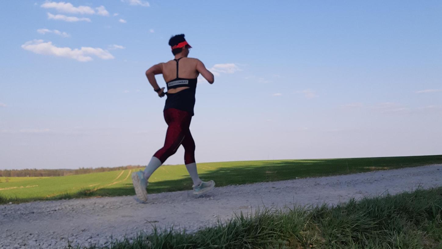 Kilometer um Kilometer: Annett Kunath-Zeh hat sich beim Marathonlaufen neu erfunden.
Kilometer um Kilometer: Annett Kunath-Zeh hat sich beim Marathonlaufen neu erfunden.