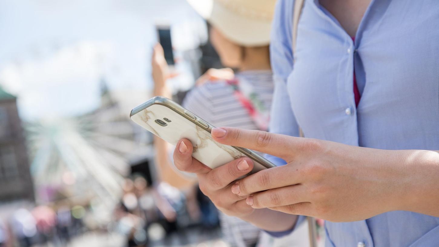 Geknipst, gespeichert, vergessen: Viele schauen sich ihre Smartphones-Fotos später kaum noch an. Geknipst, gespeichert, vergessen: Viele schauen sich ihre Smartphones-Fotos später kaum noch an.