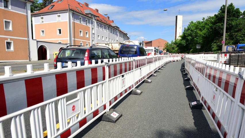 Wo Baustelle ist, sagen Dir andere, wo es langgeht.
Wo Baustelle ist, sagen Dir andere, wo es langgeht.