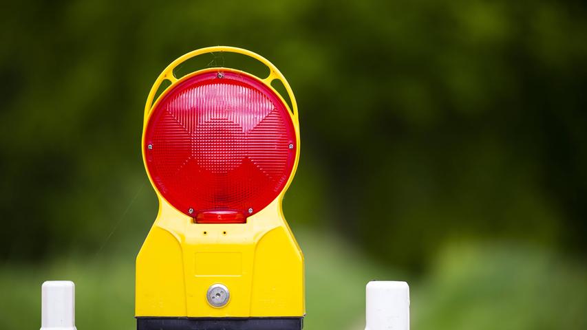 Auch mit Warnlampen ist nicht zu spaßen.
Auch mit Warnlampen ist nicht zu spaßen.