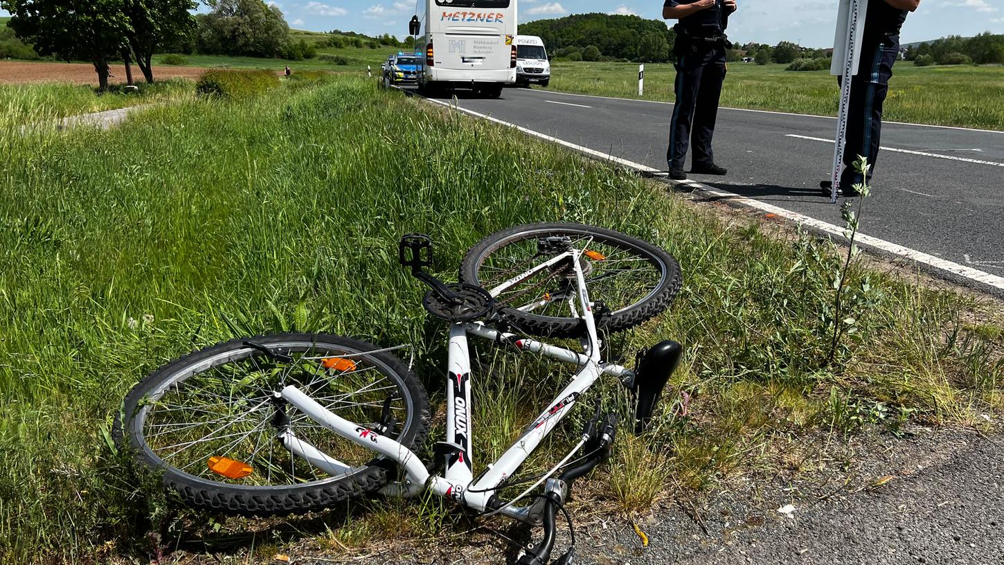 Wie es zu dem Zusammenstoß zwischen Radfahrerin und Bus kam, ist noch unklar.