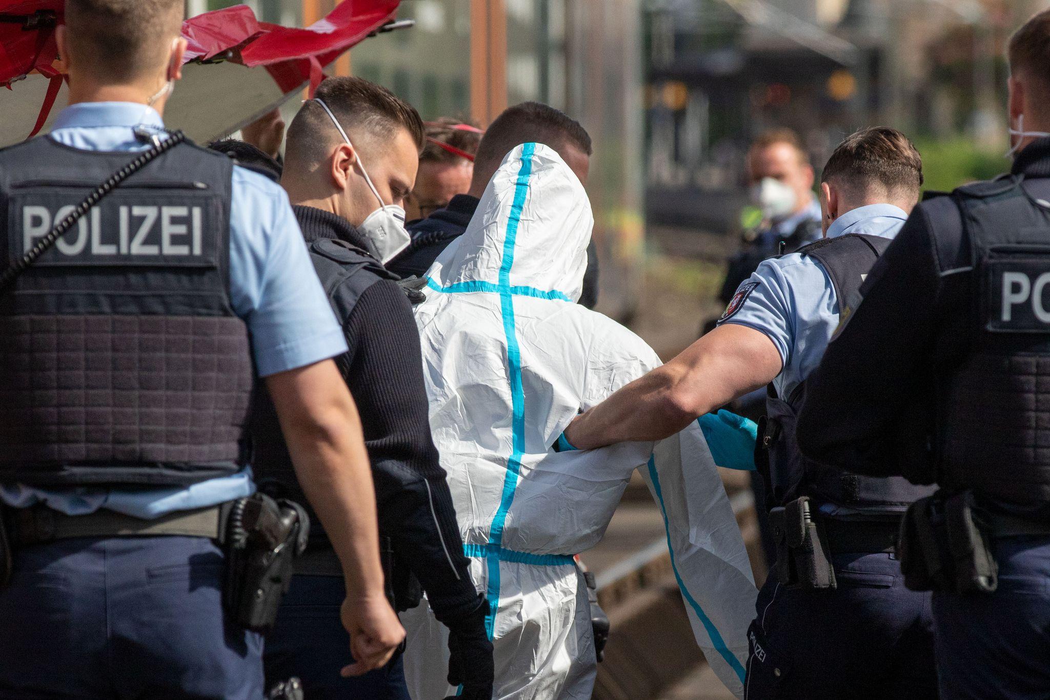 31-Jähriger Nach Messerangriff Im Zug In Psychiatrie - Keine Hinweise ...