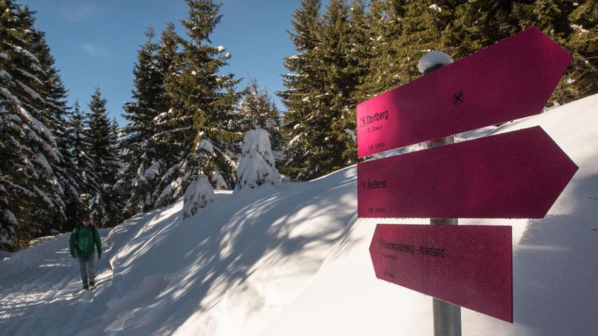 Verlaufen unmöglich! Die Winterwanderwege sind mit auffälligen Schildern markiert. 