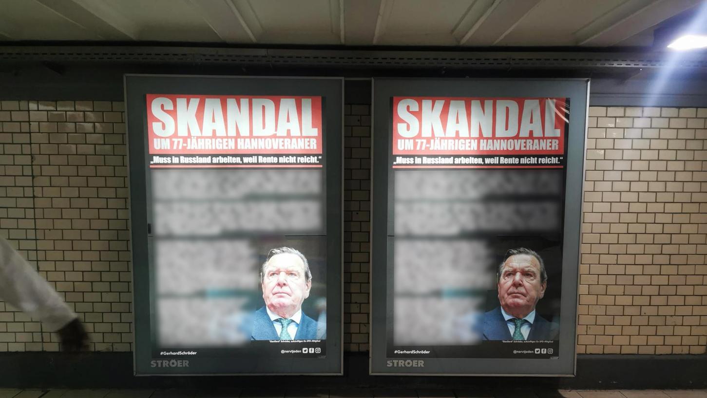 Diese Plakate am Nürnberger Hauptbahnhof haben die Blicke auf sich gezogen.