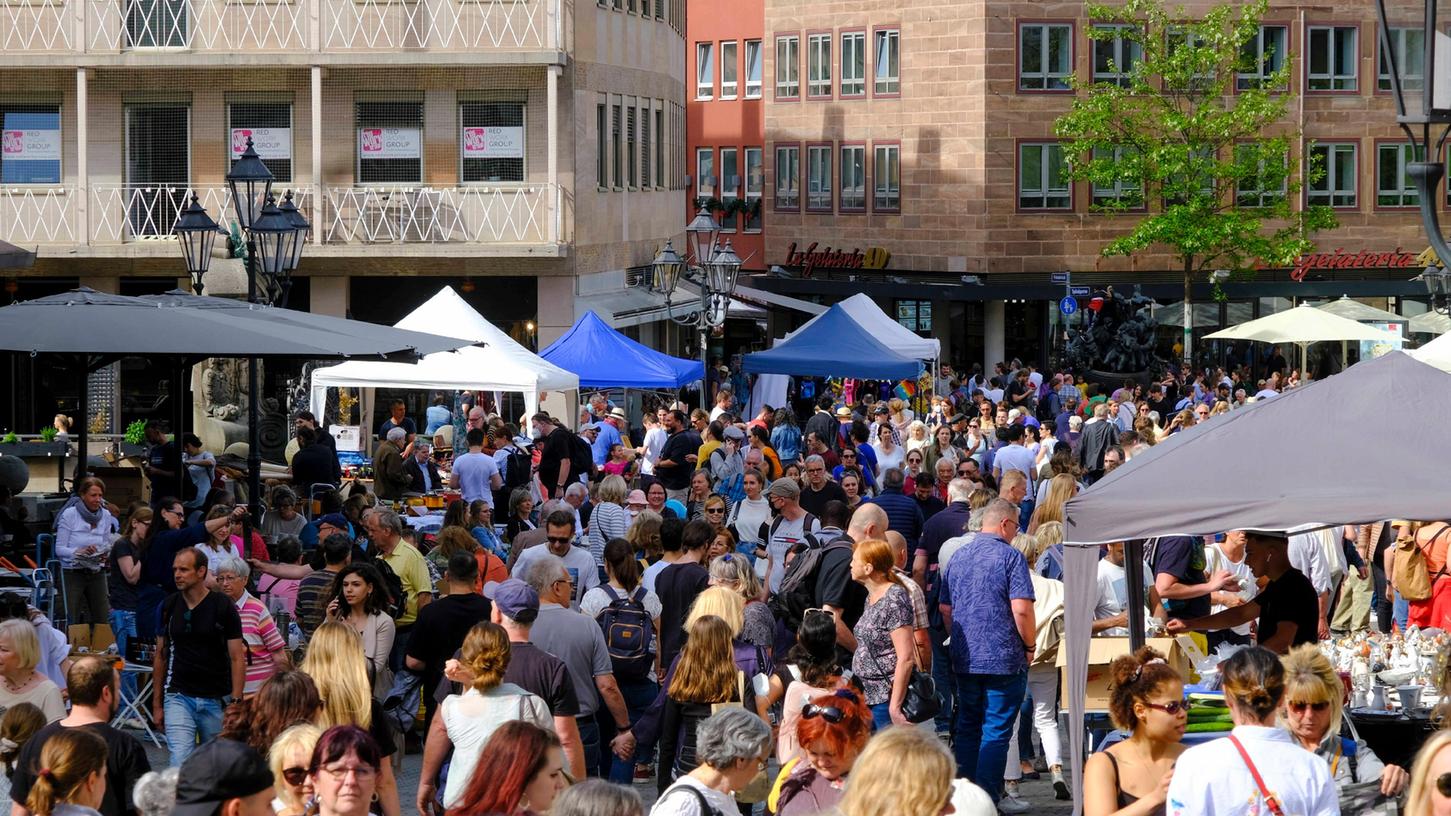 Der erste Trempelmarkt nach der langen Pause: Die Schnäppchenjäger und Hobbyverkäufer haben sich auf ihn gefreut.
Der erste Trempelmarkt nach der langen Pause: Die Schnäppchenjäger und Hobbyverkäufer haben sich auf ihn gefreut.