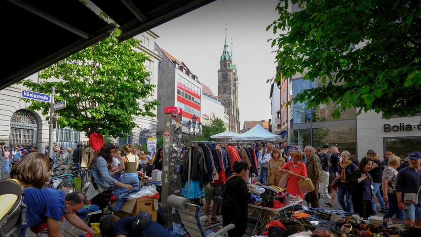 Nürnberg; 13.05.2022; Erster Trempelmarkt nach zwei Jahren Pause; Innenstadt Fußgängerzone, Lorenzkirche, Hauptmarkt, Fleischbrücke; Foto: Günter Distler