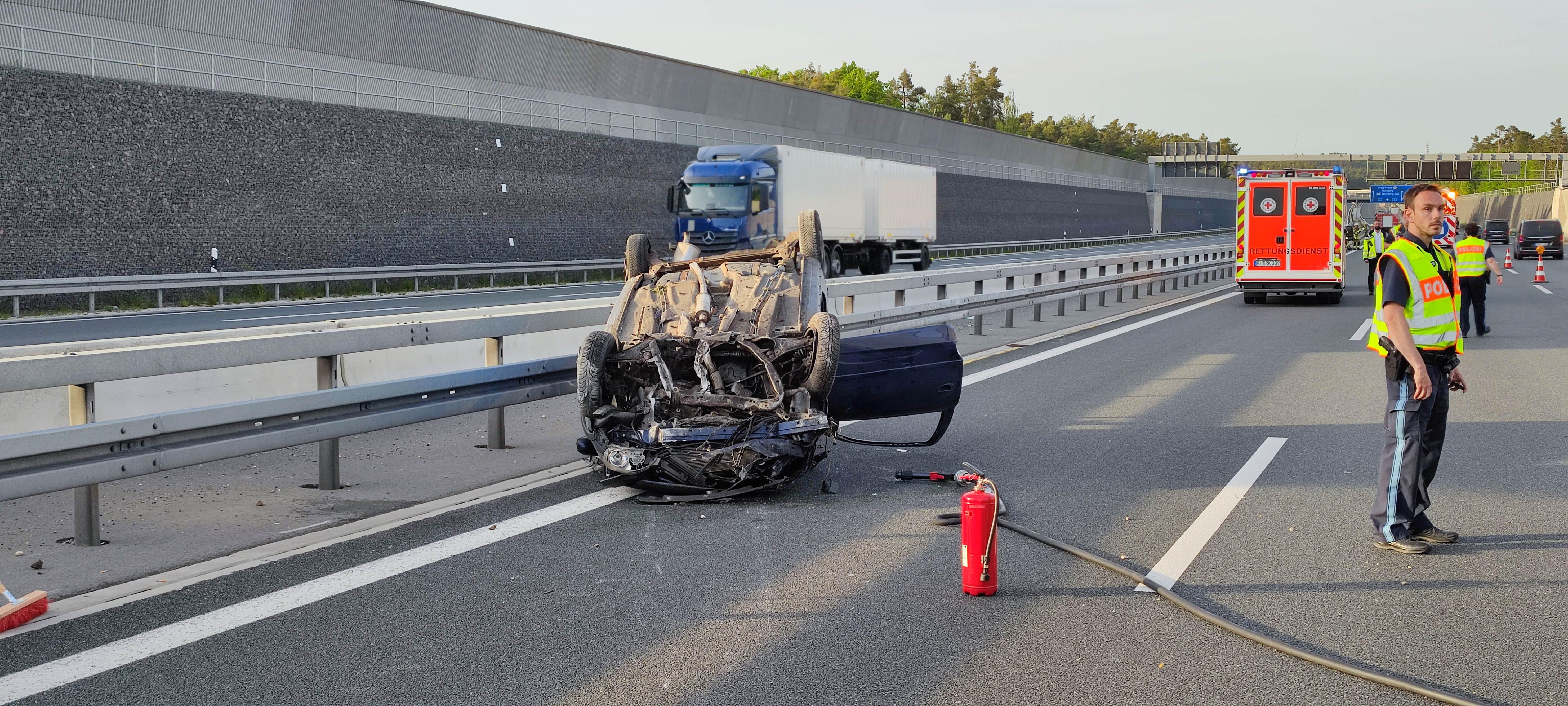 Unfall Auf Der A6 Bei Schwabach: Auto Landet Auf Dem Dach | Nn.de