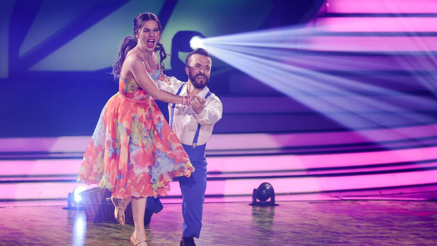 Sportler Mathias Mester und seine Tanzpartnerin Renata Lusin bei "Let's Dance". Sportler Mathias Mester und seine Tanzpartnerin Renata Lusin bei "Let's Dance".