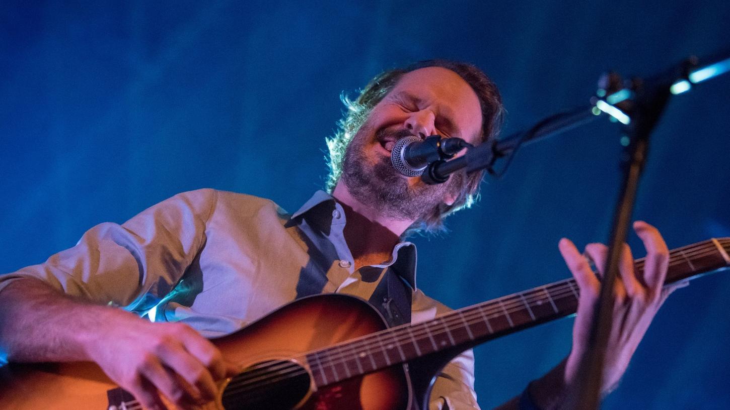 Gisbert zu Knyphausen gießt seinen Weltschmerz in intensive Songs. Gisbert zu Knyphausen gießt seinen Weltschmerz in intensive Songs.