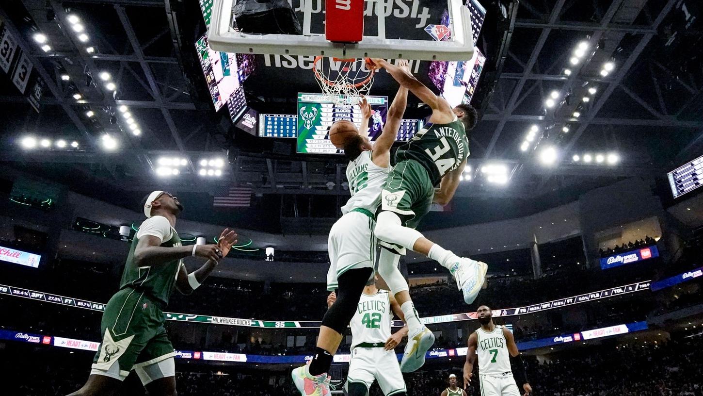 Die Boston Celtics haben Spiel sechs in den NBA-Playoffs gegen die Milwaukee Bucks gewonnen. Die Boston Celtics haben Spiel sechs in den NBA-Playoffs gegen die Milwaukee Bucks gewonnen.