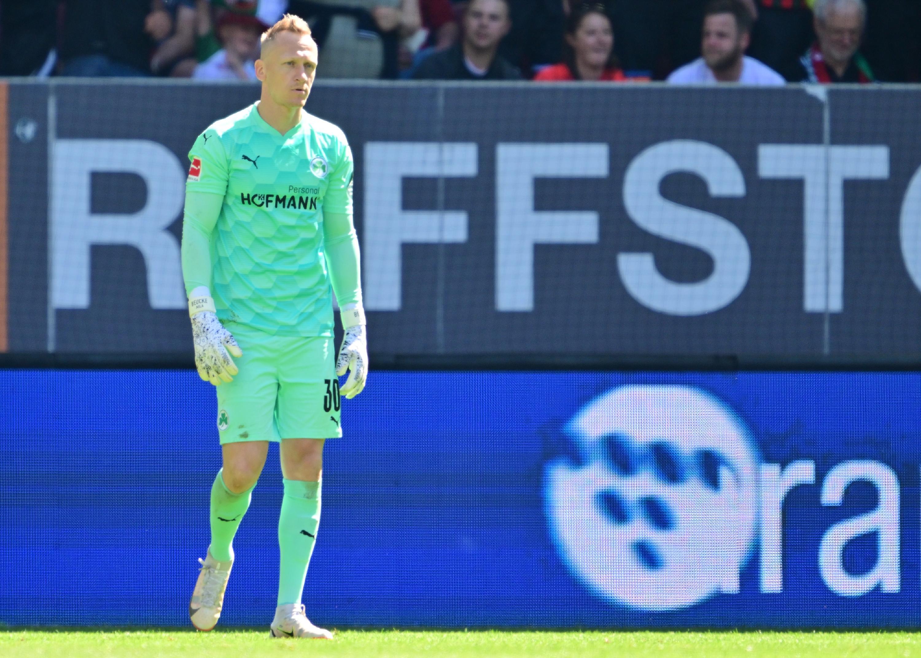 Durfte nach drei Monaten auf der Ersatzbank zum Saisonabschluss mal wieder mitwirken und tat das sehr routiniert. Spielte, wie auch Andreas Linde, einen zu riskanten Pass am eigenen Strafraum, der zum 0:1 führte. Danach weder besser noch schlechter als sein Herausforderer, der ihn aus dem Tor verdrängt hatte.