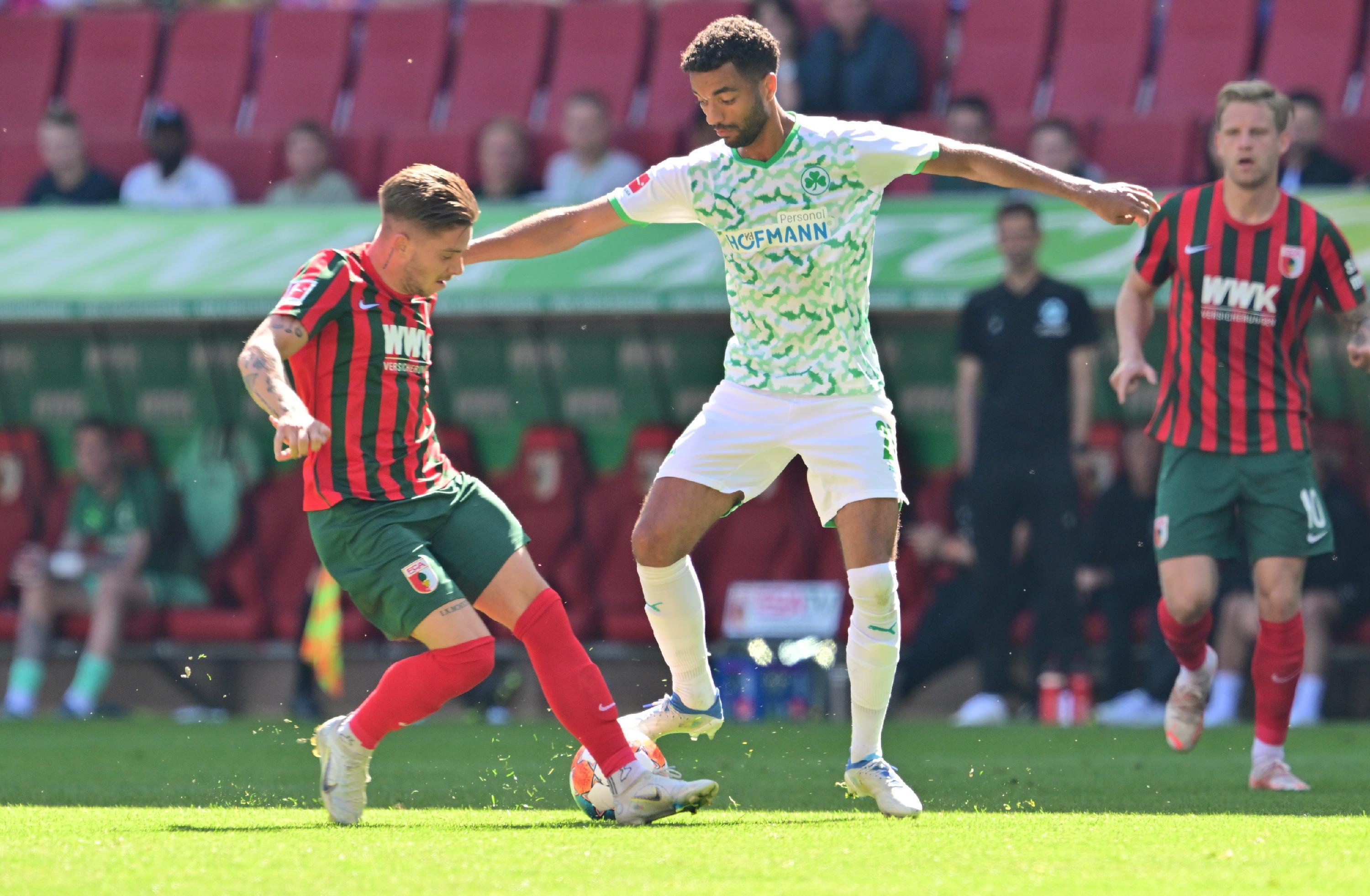 Eines seiner schlechtesten Spiele in dieser Saison. Vertändelte sich immer wieder, gewann im Mittelfeld kaum einen Zweikampf und war auch offensiv kein Faktor.