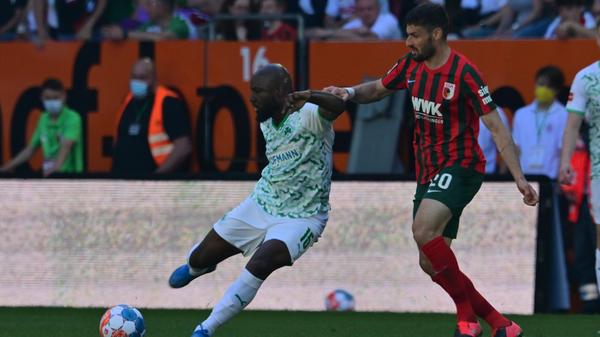 Verpasste das letzte Spiel wegen einer Gelbsperre, durfte in Augsburg aber direkt wieder den linken Part in der Fünferkette geben und verdrängte Jamie Leweling auf die Bank. Spielte dann wie so oft in dieser Saison einige gute Pässe, ließ aber auch einige Male den notwendigen Einsatz vermissen und war offensiv kein Faktor. Deshalb zurecht vorzeitig ausgewechselt.