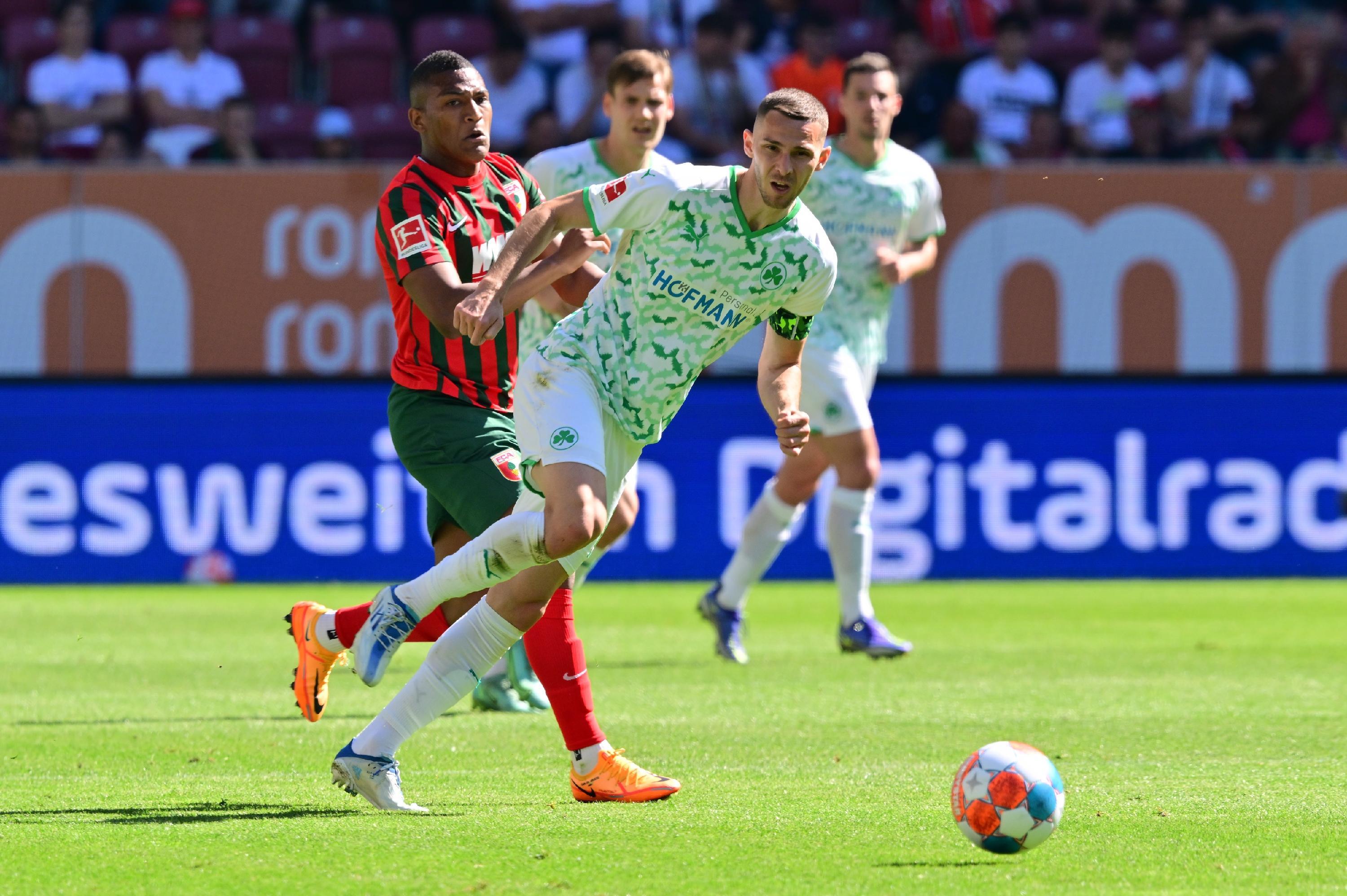 Der beste Stürmer der Fürther Bundesliga-Geschichte wurde vom zweitbesten Stürmer der Zweitliga-Geschichte als "Rigotta" schon nach Hannover transferiert, durfte aber mindestens einmal noch fürs Kleeblatt spielen. Eroberte den Ball vor dem Ausgleich und hatte einige gute Aktionen, trat insgesamt aber für einen Spieler seiner Klasse eher selten in Erscheinung.