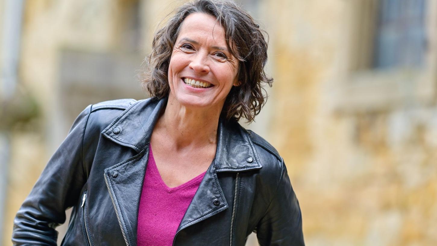 Ulrike Folkerts will noch ein Weilchen Lena Odenthal bleiben. Ulrike Folkerts will noch ein Weilchen Lena Odenthal bleiben.