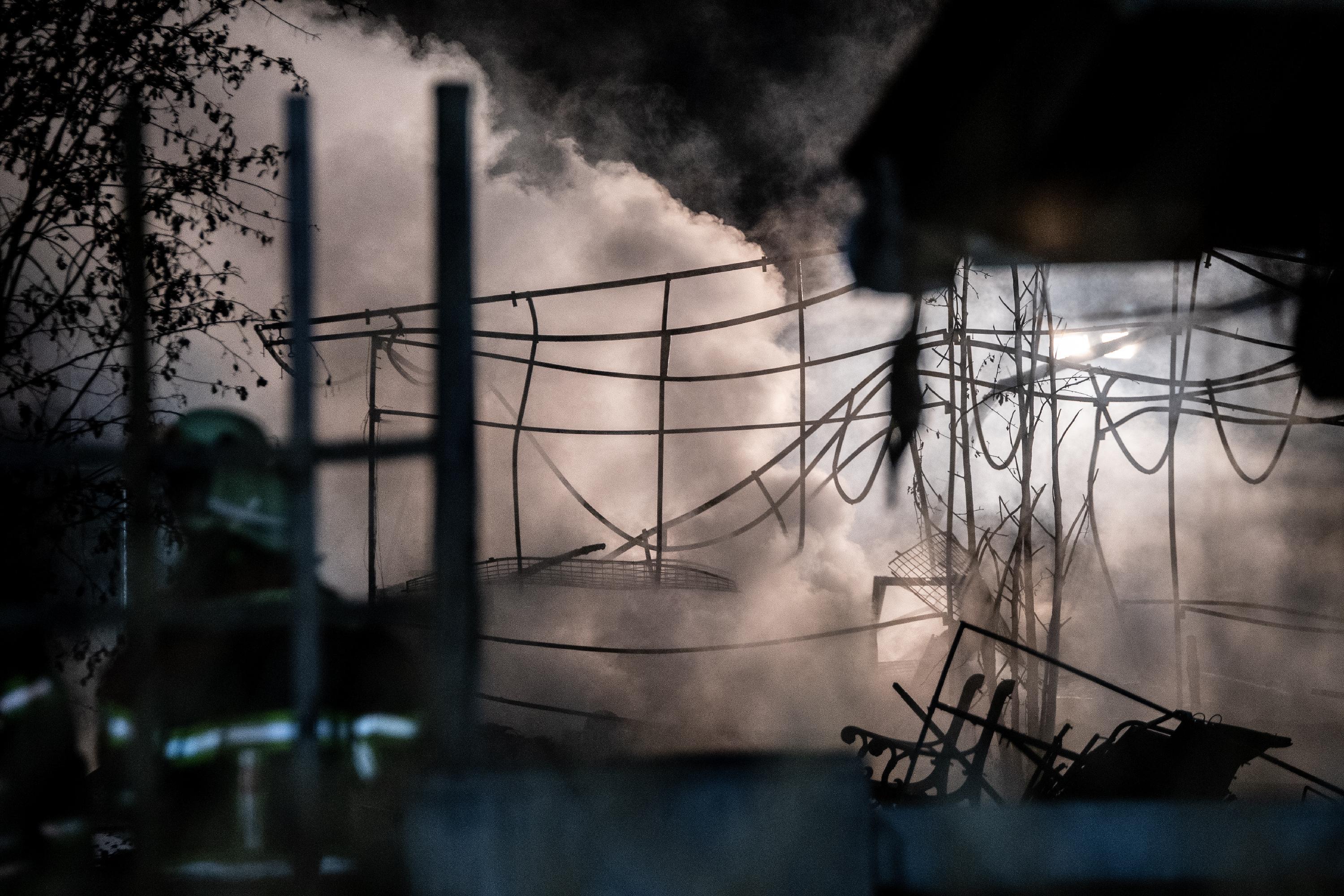 Der 50-Jährige wurde mit schweren Verbrennungen an der Hand mit einem Rettungshubschrauber in eine Klinik geflogen. 