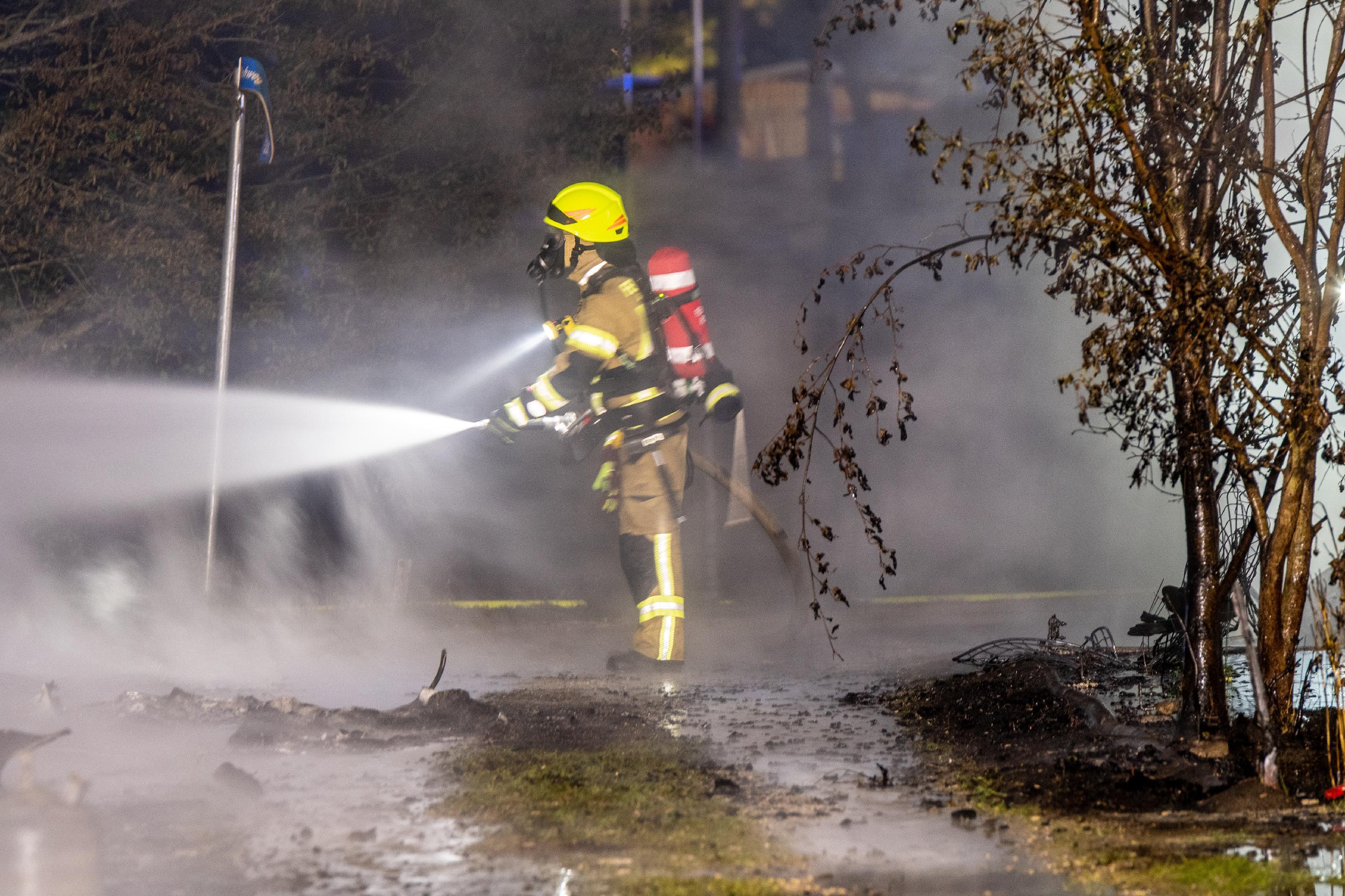 Die Feuerwehren und Rettungsdienste aus dem Umkreis rückten mit rund 200 Einsatzkräften. Auch zwei Rettungshubschrauber waren im Einsatz. 