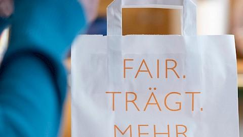 Der Weltladen steht für fairen Handel.
Der Weltladen steht für fairen Handel.