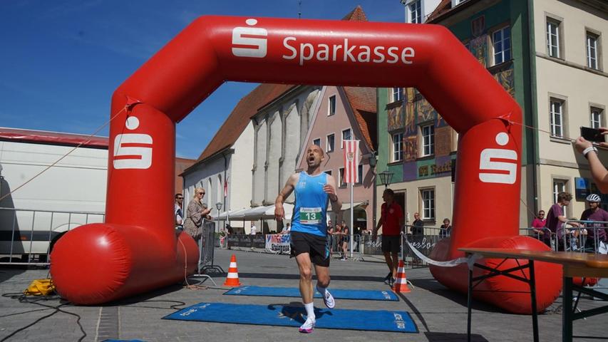 Der neue Stadtmeister: Matthias Bogner (Geh-Punkt Weißenburg) absolvierte den 10-Kilometer-Hauptlauf in einer Top-Zeit von 35:22 Minuten.