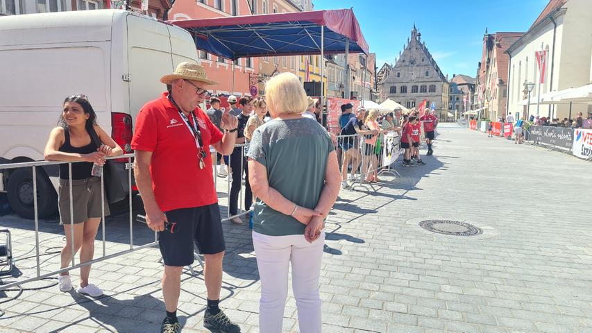 Nach zehn Jahren wird der Staffelstab weitergegeben: Rudi Wechsler und seine Familie ziehen sich als Hauptverantwortliche des Altstadtlaufs zurück. Das verkündete Wechsler im Rahmen der Veranstaltung.
