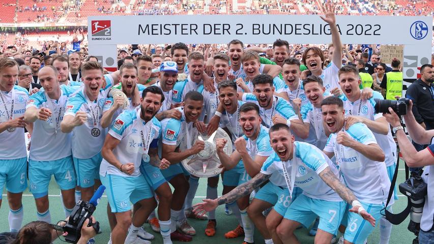 Glückwunsch an den FC Schalke 04 zur direkten Wiederkehr in die Fußball-Bundesliga! Meistertitel inklusive.