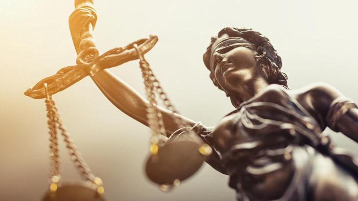 Ein 23-Jähriger steht wegen mehrerer Delikte vor dem Hersbrucker Amtsgericht . Ein 23-Jähriger steht wegen mehrerer Delikte vor dem Hersbrucker Amtsgericht .