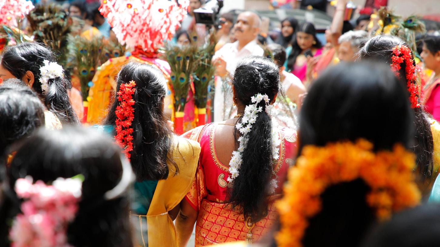 Die farbenprächtige Prozession in der Südstadt war dem Gott Ganesha gewidmet.