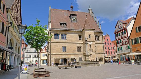Neue Weißenburger Tourist-Info im Gotischen Rathaus