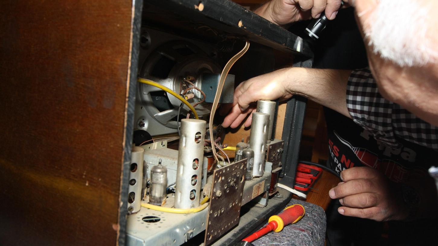 Das alte Radio läuft nicht mehr? Dann ab damit zum Repair Café.