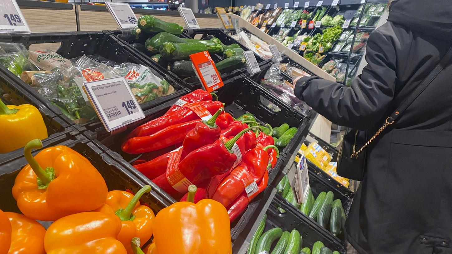 Erleichterung im Supermarkt: Bald werden die Grundpreise von Waren nur noch in 1 Kilogram oder 1 Liter angegeben.
