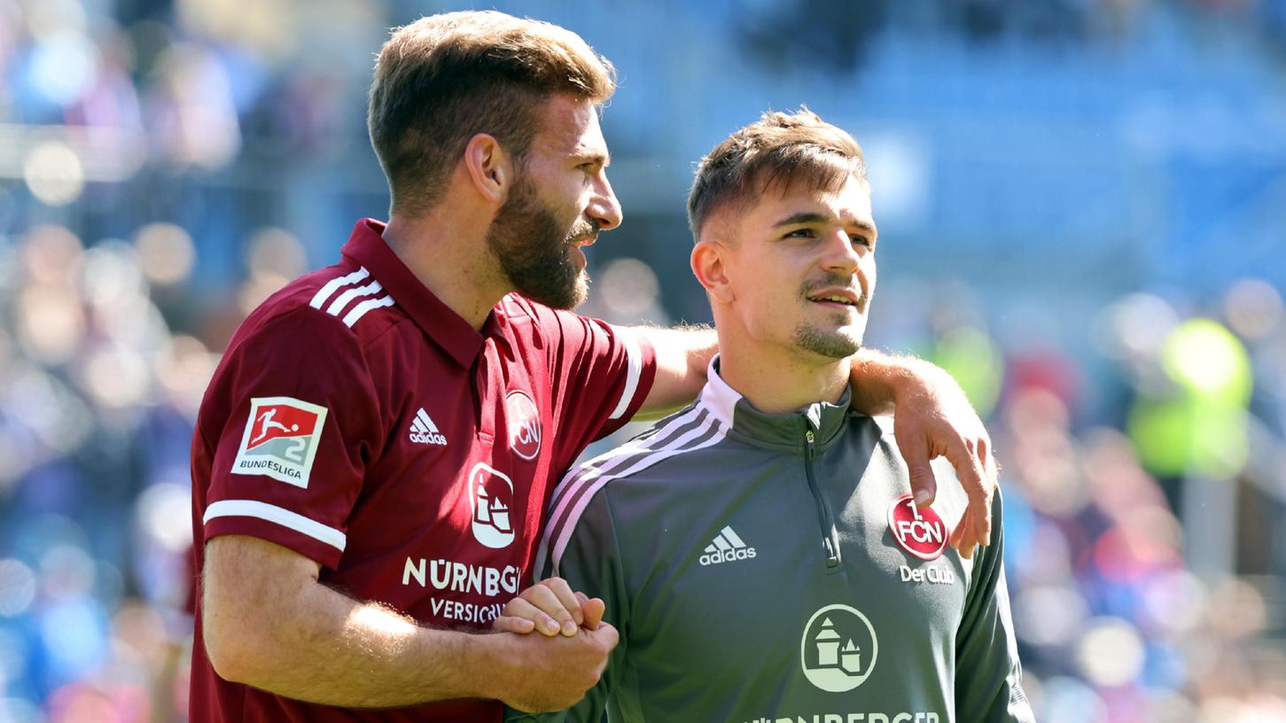 Glückwunsch, Torschützenkönig: Um Nürnbergs erfolgreichster Angreifer zu werden, langten Nikola Dovedan (re.) sieben Treffer.