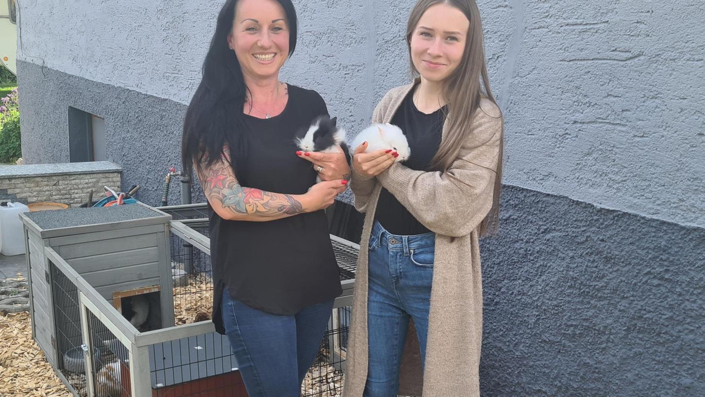 Über 200 Kaninchen haben Yvonne Ströbel und ihre Tochter gerettet.
